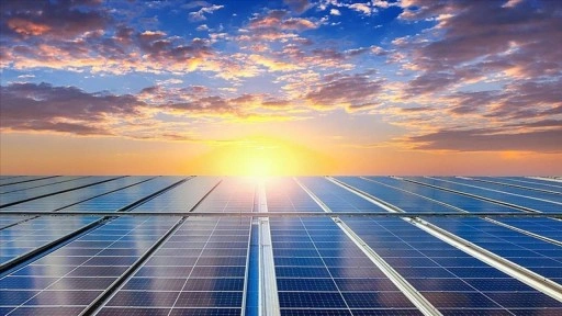Ge&ccedil;en yıl devreye alınan g&uuml;neş enerjisi kapasitesi 200 n&uuml;kleer santralin g&uuml;c&uuml;n&uuml; aştı