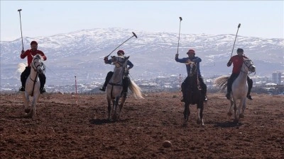 Ge&ccedil;mişi y&uuml;zyıllar &ouml;ncesine dayanan atlı spor geleneği "&ccedil;evgan" Sivas'ta yaşatılıyor