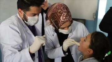 Geleceğin diş hekimleri çocukların sağlığı için köyleri geziyor