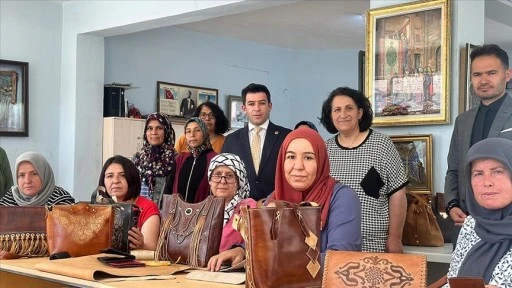 Geleneksel deri işlemeciliği Isparta'da yaşatılıyor