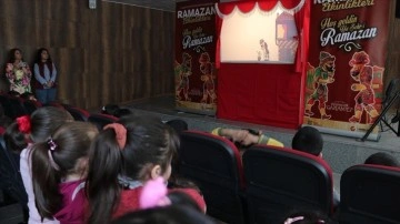 Geleneksel gölge oyunu ustaları depremzede çocukları Karagöz-Hacivat oyununda buluşturuyor