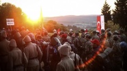 Gelibolu'daki '57. Alay Vefa Yürüyüşü'ne binlerce genç katıldı
