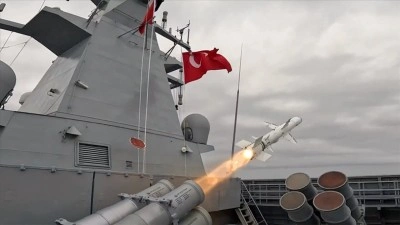Gemisavar f&uuml;zesi ATMACA, kara hedefini tam isabetle vurdu