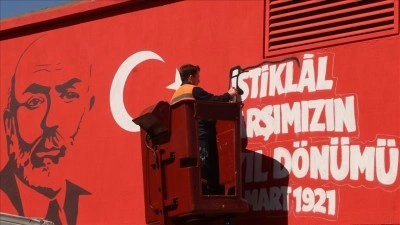 Gen&ccedil; grafiti sanat&ccedil;ısı atıl duvarları sanat eserine d&ouml;n&uuml;şt&uuml;r&uuml;yor