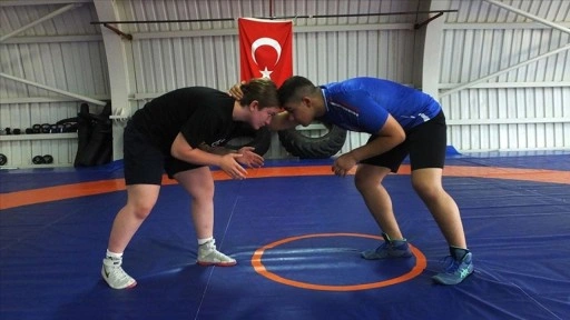 Genç güreşçi Ravza Nur'un hedefi uluslararası başarılara imza atmak