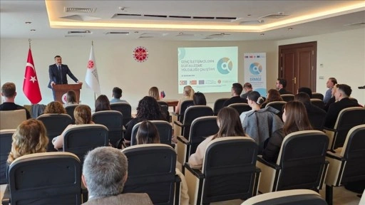 Genç iletişimciler, İzmir'deki "dijitalleşme yolculuğu" çalıştayında buluştu
