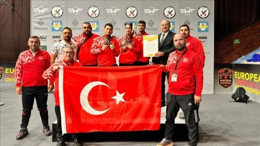 Genç milli halterciler Avrupa'nın zirvesinde