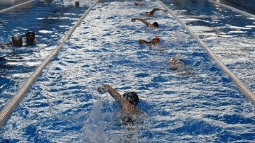Genç yüzücüler, ulusal ve uluslararası başarılar için yaz boyunca kulaç attı