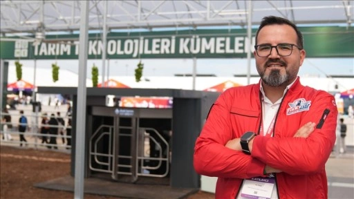 Gençler toprağa, çamura bulaşmadan yapılan "akıllı tarım"la TEKNOFEST'te tanışıyor