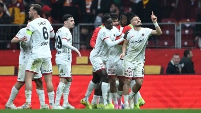 Gen&ccedil;lerbirliği'nden Galatasaray'a "5 g&uuml;nde 3 gol"