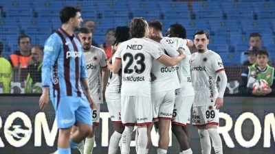 Gen&ccedil;lerbirliği, Trabzonspor'u deplasmanda yenerek ligde kaldı