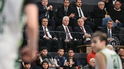Gen&ccedil;lik ve Spor Bakanı Bak, Okul Sporları Basketbol Gen&ccedil;ler T&uuml;rkiye Birinciliği finallerini izledi