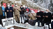 Gençlik ve Spor Bakanı Kasapoğlu şehit Eren Bülbül'ün kabrini ziyaret etti