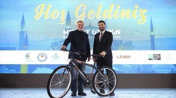 Gençlik ve Spor Bakanı Osman Aşkın Bak, bisiklet dağıtım törenine katıldı