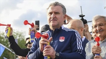 Gençlik ve Spor Bakanı Osman Aşkın Bak, Turkcell GranFondo'nun startını verdi