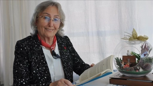 Gezeravcı uzaya gitmeden Mukaddes öğretmenden helallik aldı, dönünce elini öptü