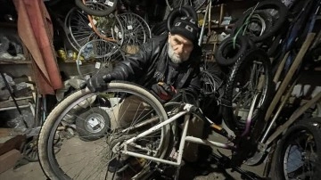 Giresun'da 80 yaşındaki usta 55 yıldır aynı yerde bisiklet tamir ediyor