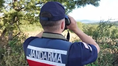 "G&ouml;&ccedil;men ka&ccedil;ak&ccedil;ılığıyla m&uuml;cadele" kapsamında d&uuml;zenlenen operasyonlarda 21 ş&uuml;pheli tutuklandı