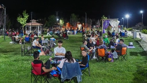 Gökyüzü tutkunları, meteor yağmurunu Gökçeyurt Vadisi'ndeki lavanta bahçesinde izledi
