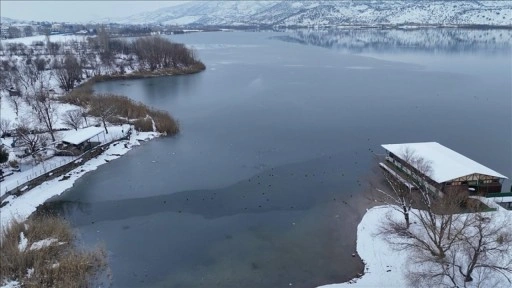 G&ouml;lbaşı G&ouml;l&uuml; buz tuttu