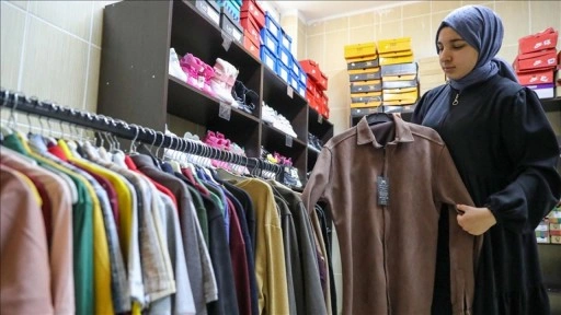 G&ouml;n&uuml;ll&uuml; &ouml;ğretmenler destek i&ccedil;in yetim ve &ouml;ks&uuml;z &ccedil;ocuklar ile hayırseverler arasında k&ouml;pr&uuml; oldu