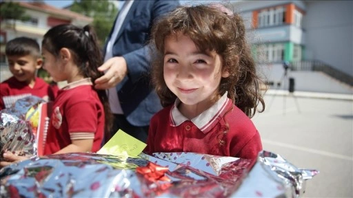 Gönüllüler "Dilek Balonu Projesi" ile çocukların hayallerini gerçekleştiriyor
