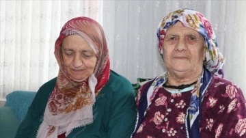 Görme engelli 65 yaşındaki kadın 88 yaşındaki annesine bakıyor