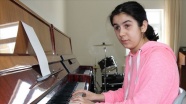 Görme engelli Ceren'e piyano aşkı ödül getirdi