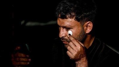 G&ouml;rme engelli Gazzeli baba, hasta eşiyle &ccedil;adırda zor şartlarda yaşama m&uuml;cadelesi veriyor