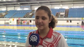 Görme engelli yüzücü Cemre yeni şampiyonluklara kulaç atmak istiyor