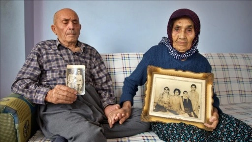 Görme yetisini kaybeden 77 yıllık eşine "ışık" oluyor