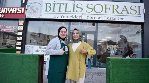 Güçlerini birleştiren 9 kadın, kurdukları işletmede yöresel yemekler hazırlıyor