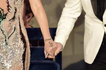 Gülben Ergen ve Devrim Ekiz’den sahne kardeşliği