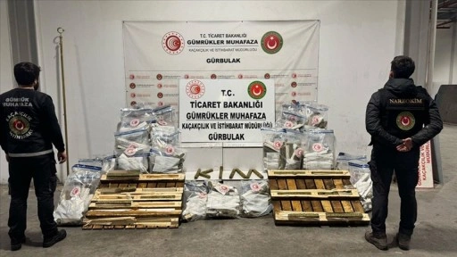 Gümrük muhafaza ekipleri üç operasyonda 182 kilogram uyuşturucuya el koydu