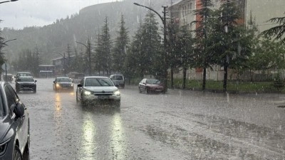 G&uuml;m&uuml;şhane'de sağanak ve dolu etkili oldu