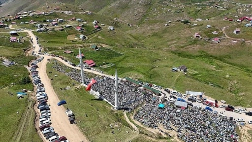 Gümüşhane'nin 1800 rakımlı yaylasında "Kadırga Otçu Şenliği" düzenlendi