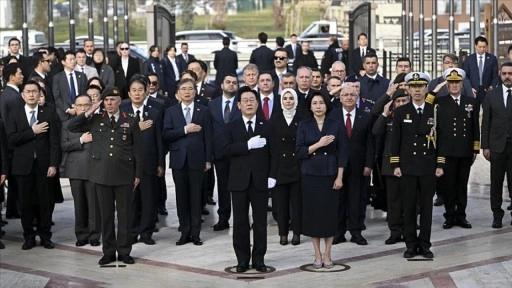 Güney Kore Devlet Başkanı Lee, Ankara'daki "Kore'de Savaşan Türkler Anıtı"nı ziy