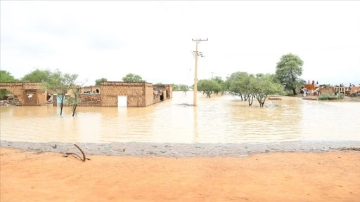 Güney Sudan'da seller nedeniyle on binlerce kişi yerinden oldu