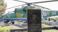 Gürcistan&#039;da pilotun mezarında 28 yıldır duran savaş helikopteri görenleri şaşırtıyor