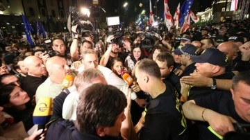 Gürcistan'da, "yabancı etkinin şeffaflığı" yasa tasarısı karşıtı gösteride arbede yaş