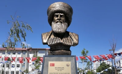 &Ouml;zgürlük tiyatrosu sahnede! -&Uuml;lkü Menşure Solak yazdı-