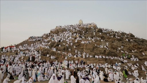 Hacı adaylarının çoğunluğu Arafat'a ulaştı