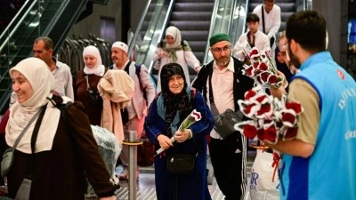 Hacıların kutsal topraklardan yurda d&ouml;n&uuml;şleri s&uuml;r&uuml;yor