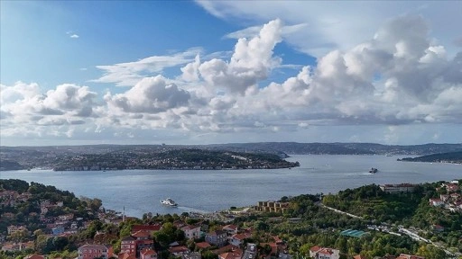 Hafta sonunda yurt genelinde az bulutlu hava hakim olacak