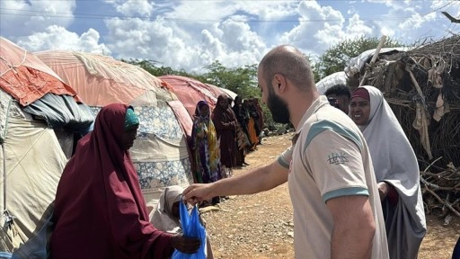 Hak İnsani Yardım Derneği, Somali'de gıda ve giyim yardımı yaptı