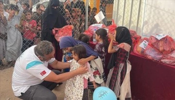 Hak İnsani Yardım Derneği, Yemenli yetimlere bayramlık kıyafet dağıttı