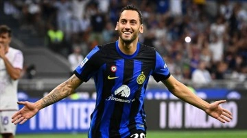 Hakan &Ccedil;alhanoğlu, Altın Top &ouml;d&uuml;l&uuml;ne aday g&ouml;sterildi