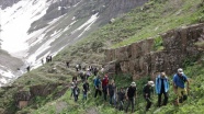 Hakkari&#039;de Çiçek Vadisi&#039;ne doğa yürüyüşü