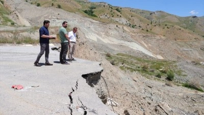 Hakkari'deki heyelanda yaklaşık 8 milyon metrek&uuml;p toprağın hareket ettiği belirlendi