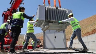 Hakkari'nin g&uuml;neşini değerlendirmek i&ccedil;in 10 megavat kapasiteli GES kurulumuna başlandı